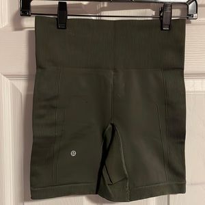 Lululemon atheletica high-rise shorts - size 4, olive green